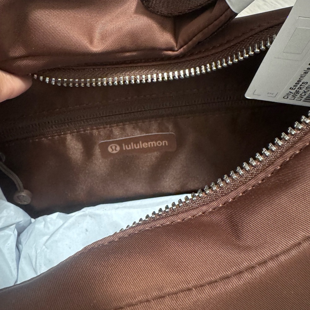 Lululemon City Essentials 4L Bag Lava Cake - Picture 5 of 7